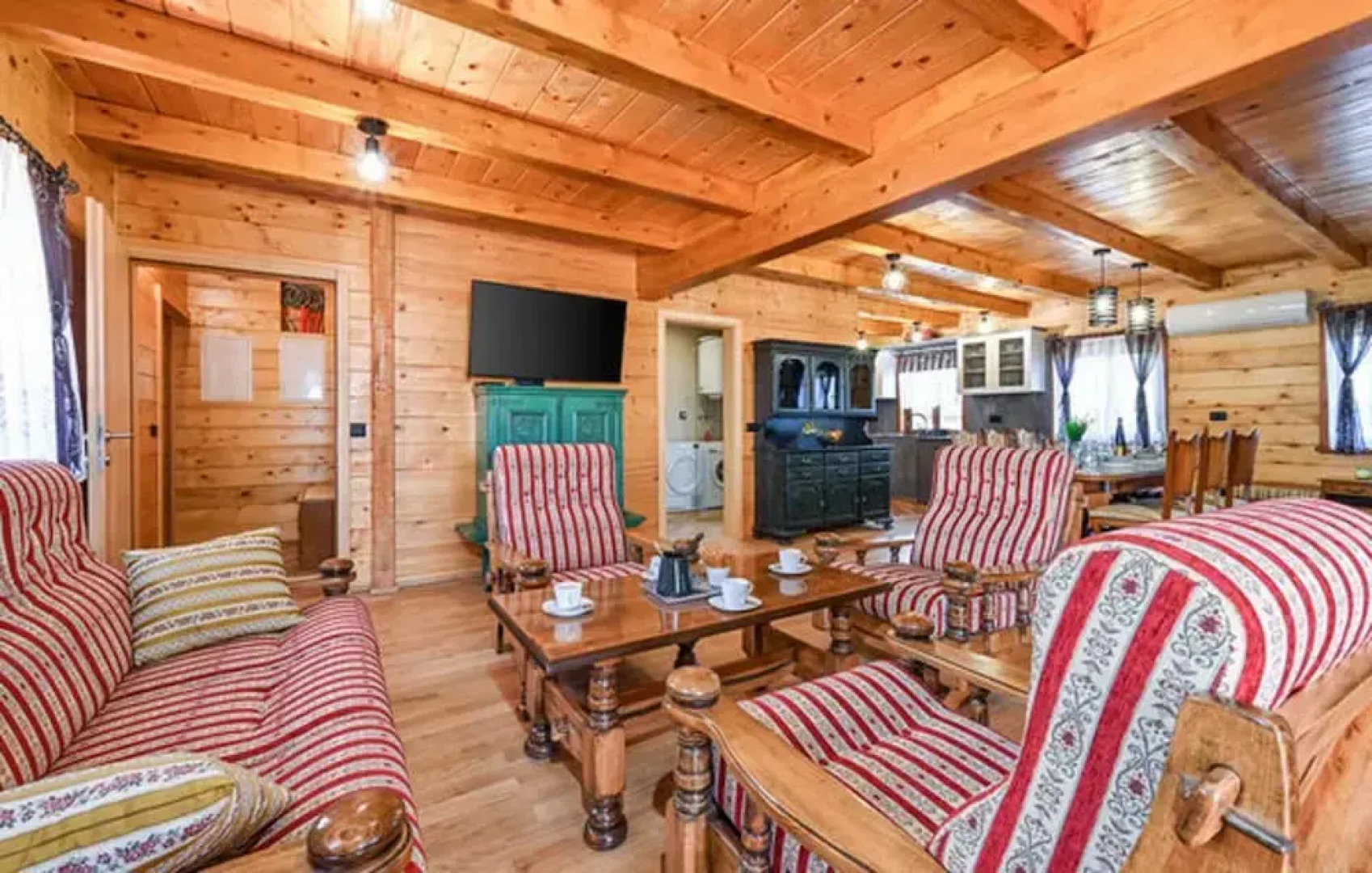 Dream Villa Sleeps 8 With Sauna