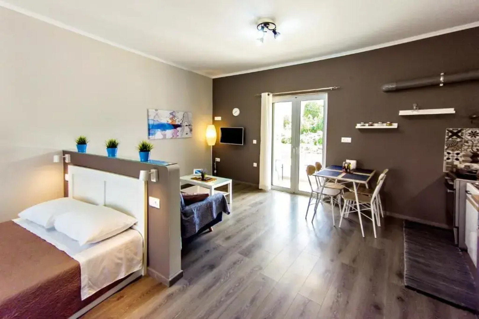 Maria's modern studio 5min from beach