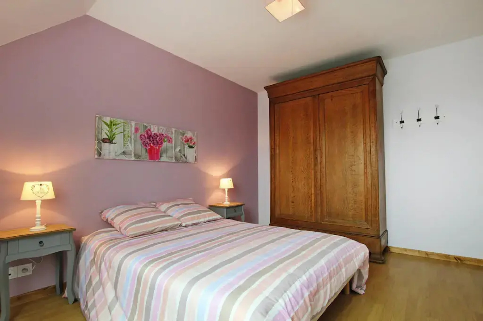 Semi Detached House, Bacilly