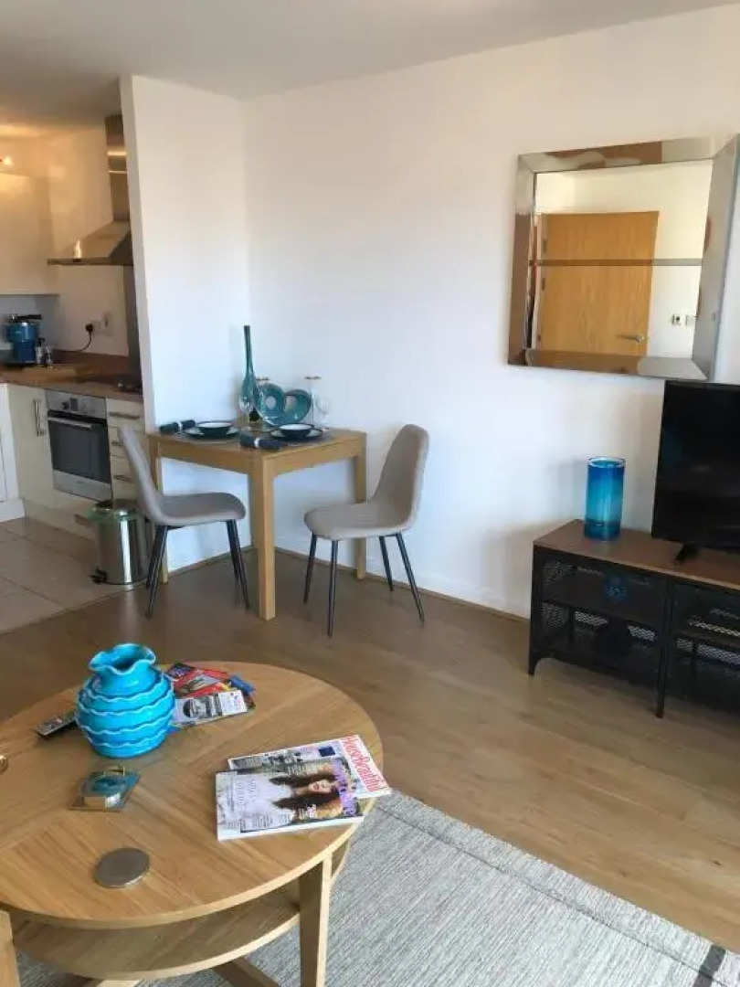 Hansen House Cardiff Apartment with Parking