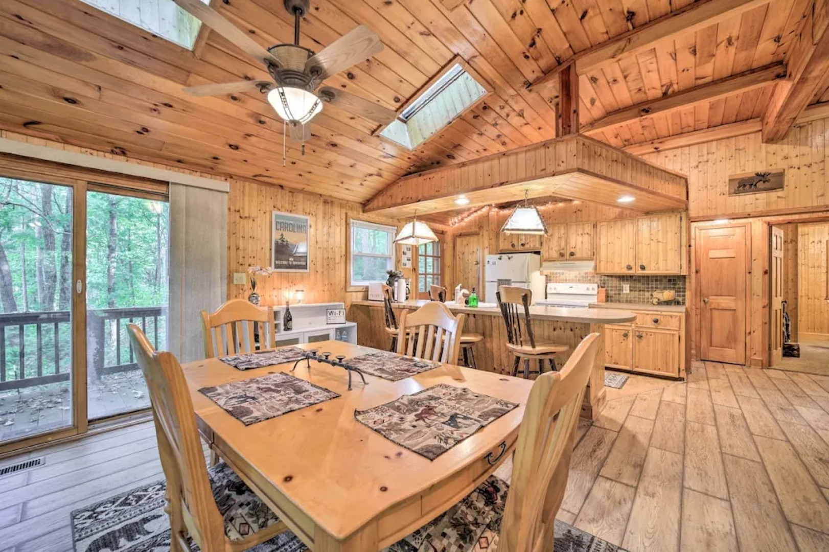 Fire Pit & Grill: Cozy Cabin in Lake Toxaway!