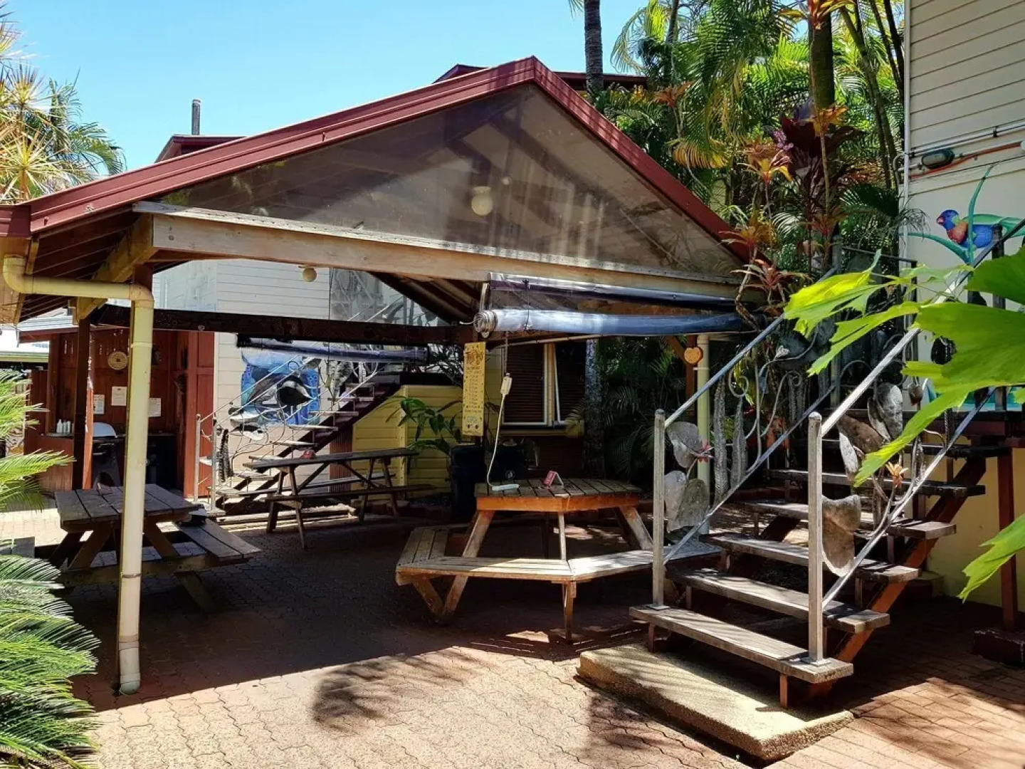 Tropic Days Backpackers