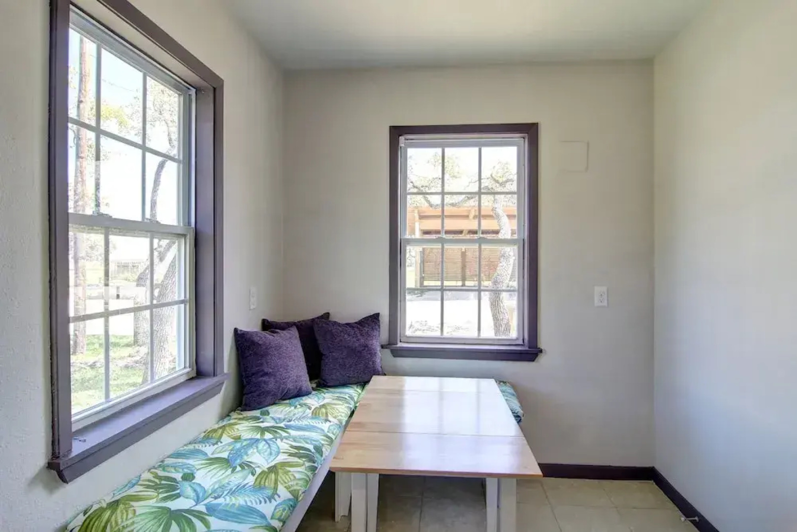 Quiet Sea Point Cottage by Redawning