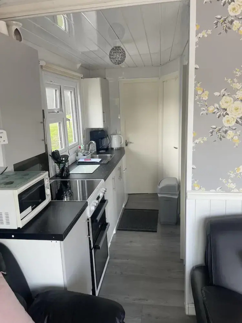 Charming Chalet Nestled in Heart of Clarach Bay