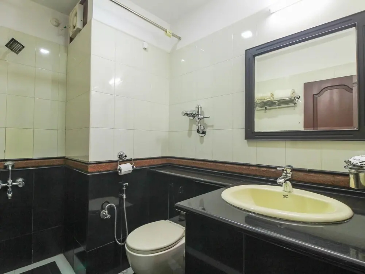 OYO 28567 Krishna Holiday Village