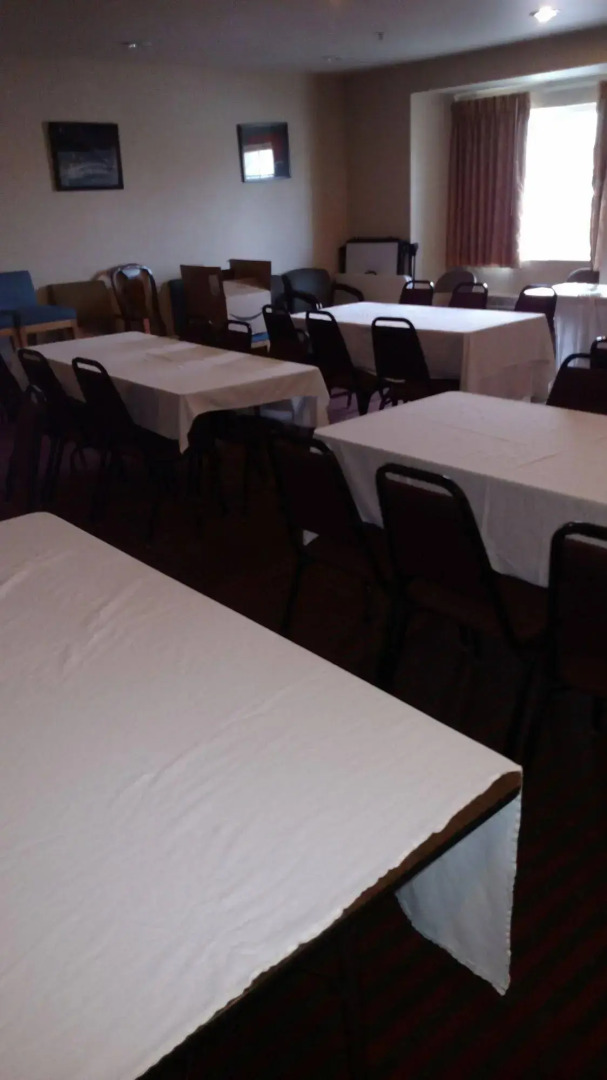 Bridgepointe Inn & Suites