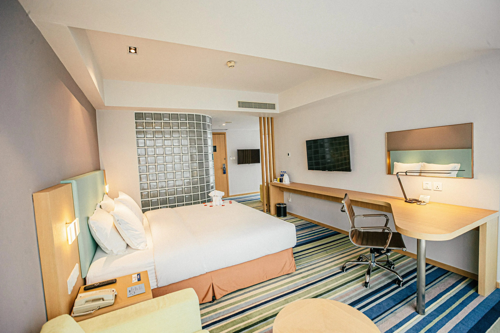 Holiday Inn Express Yingkou Onelong Plaza by IHG