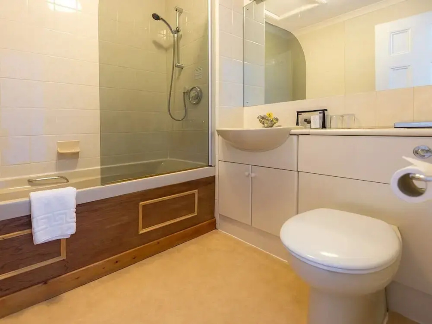 The Woodside Hotel, Aberdour. Exclusive Use