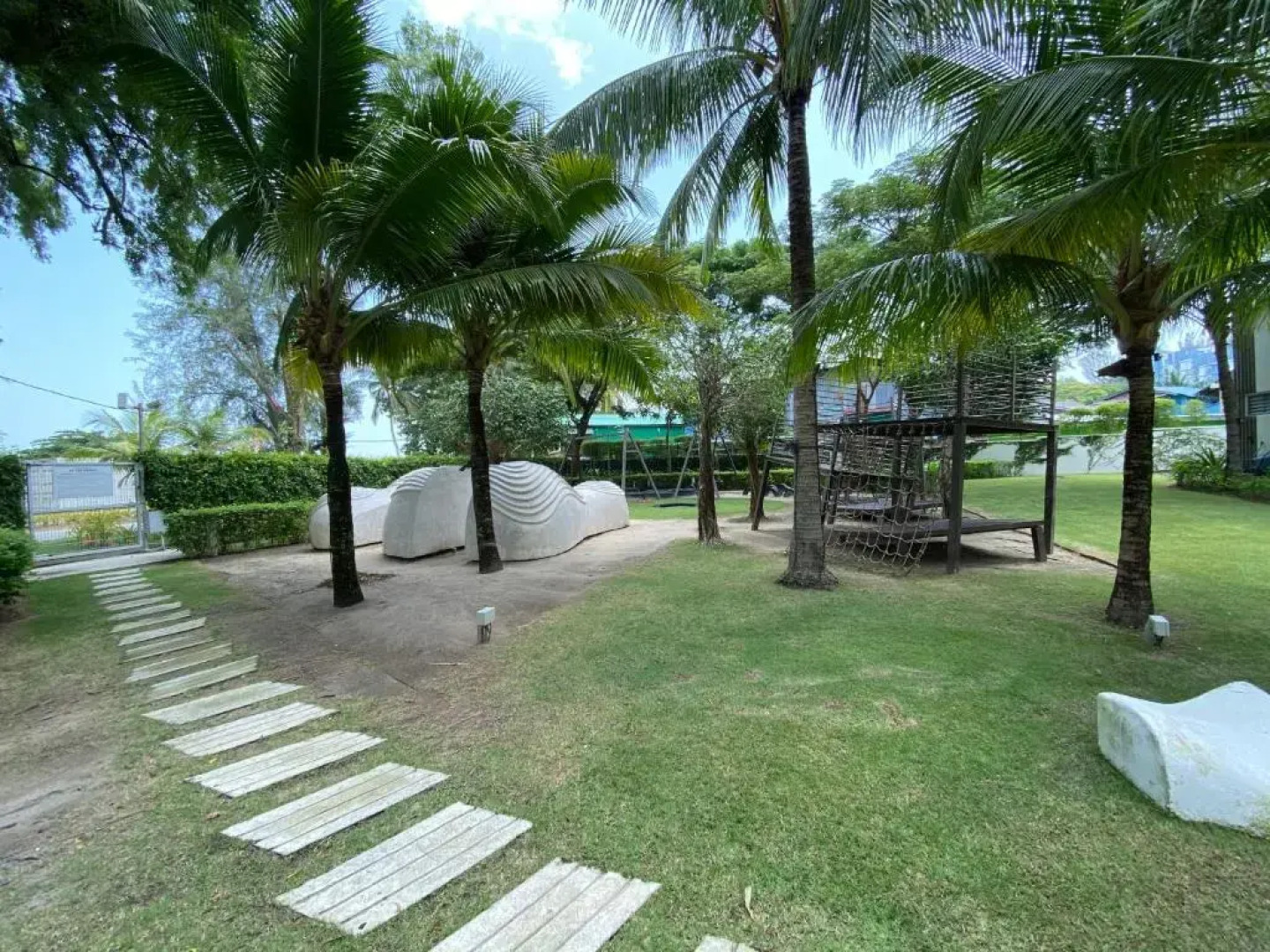 By The Sea @ Luxury Suites, Batu Ferringhi