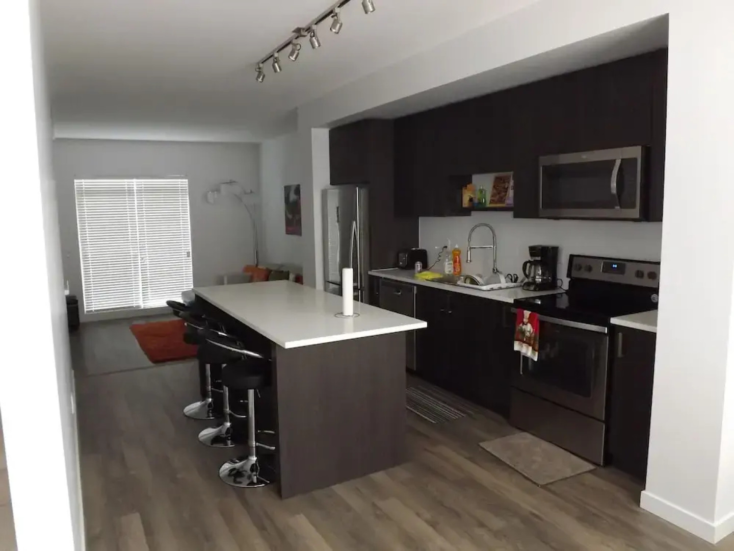 Welcome To Surrey Townhouse