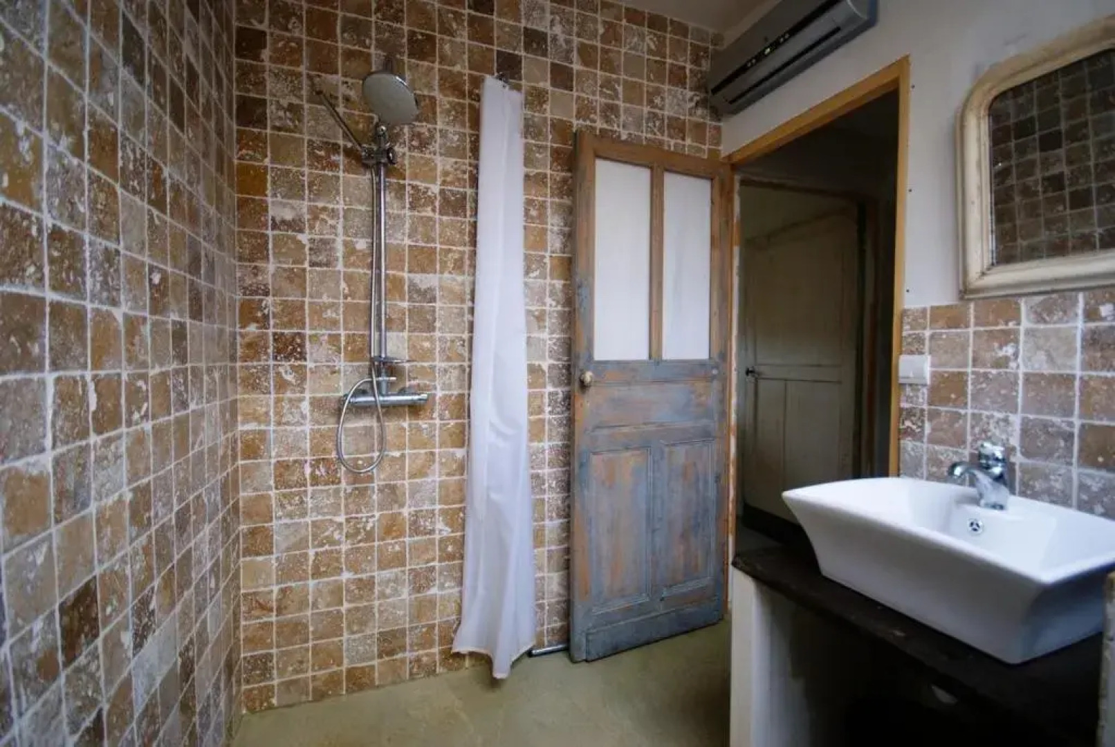 Gîte 2 chambres dans ancienne cave à vin avec piscine à 5 mn de St Florent Corse