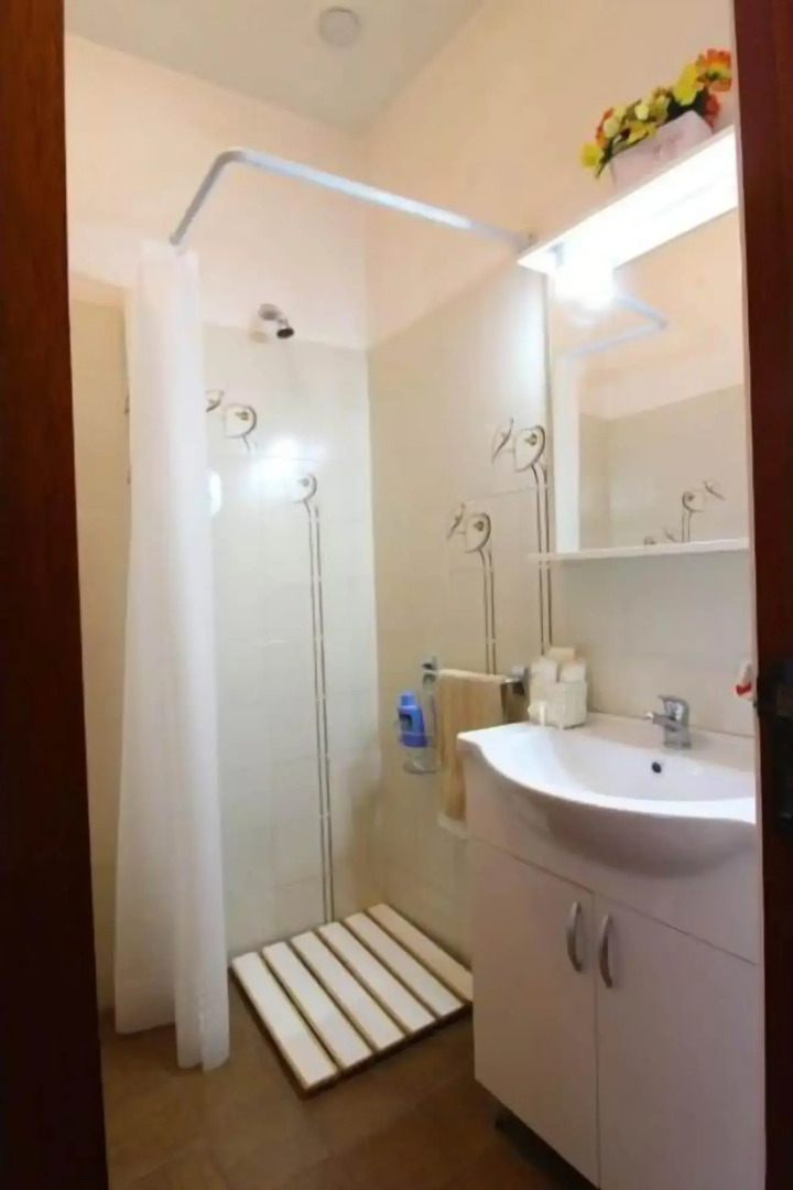 Stunning Private Villa for 4 Guests With Wifi, Private Pool, TV, Veranda, Pets Allowed and Parking