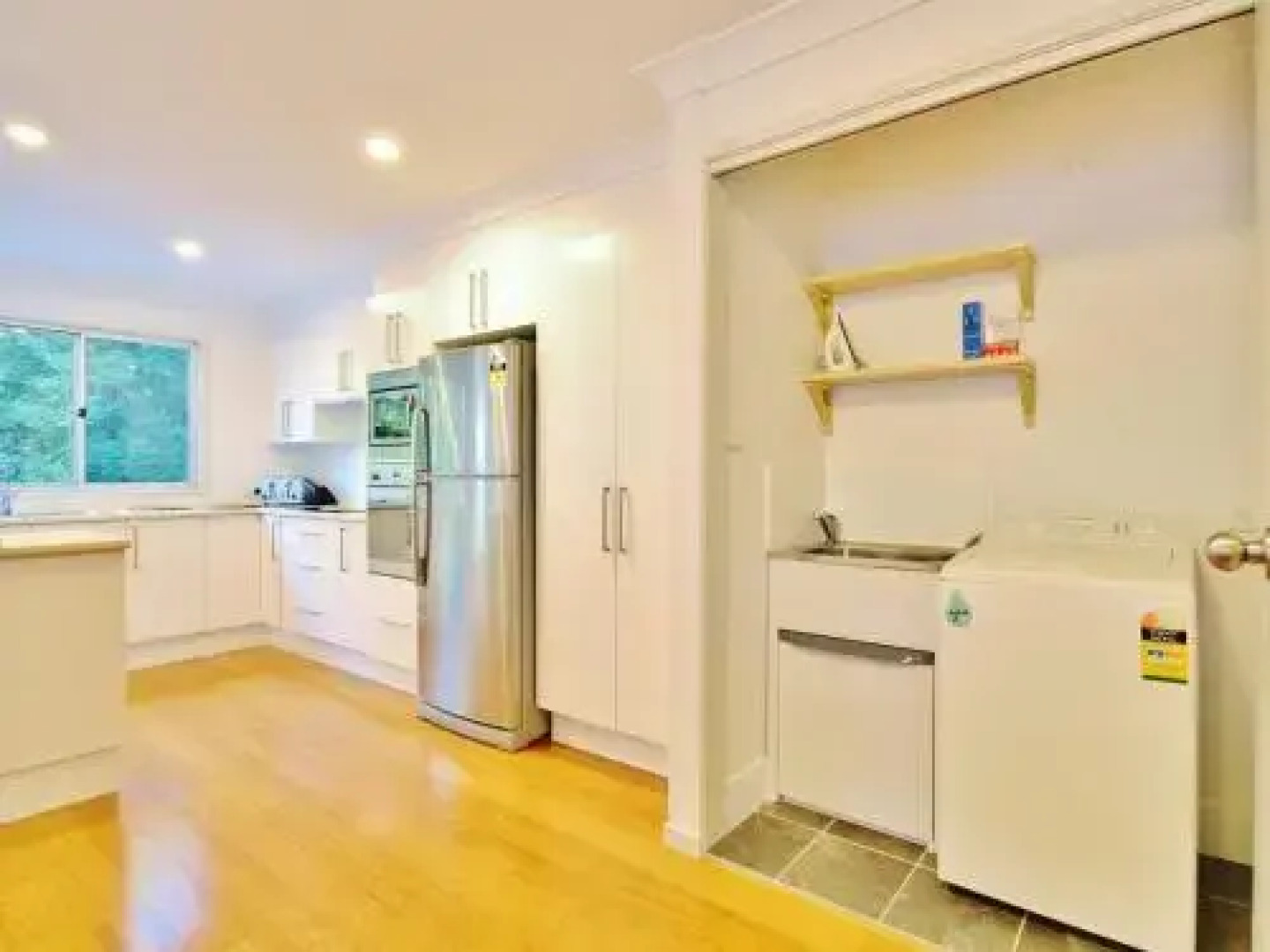 Elaine at Hyams 4pm Check Out Sundays