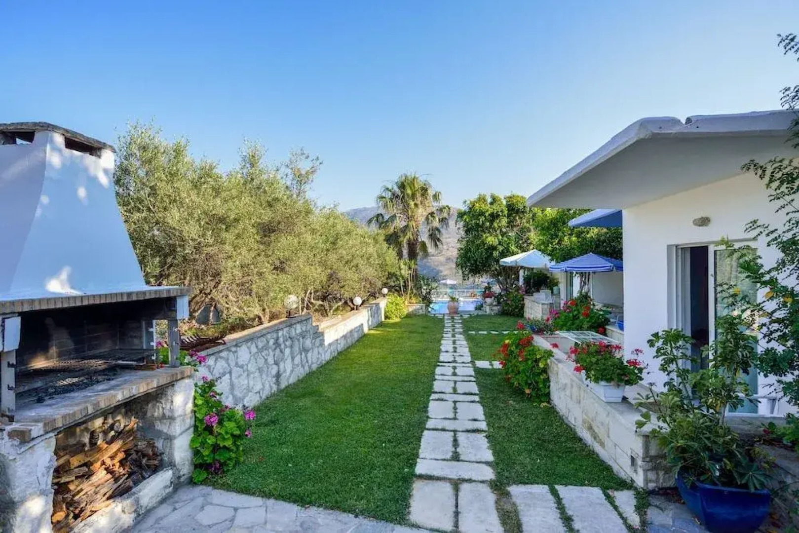 Marika Studios & Apartments