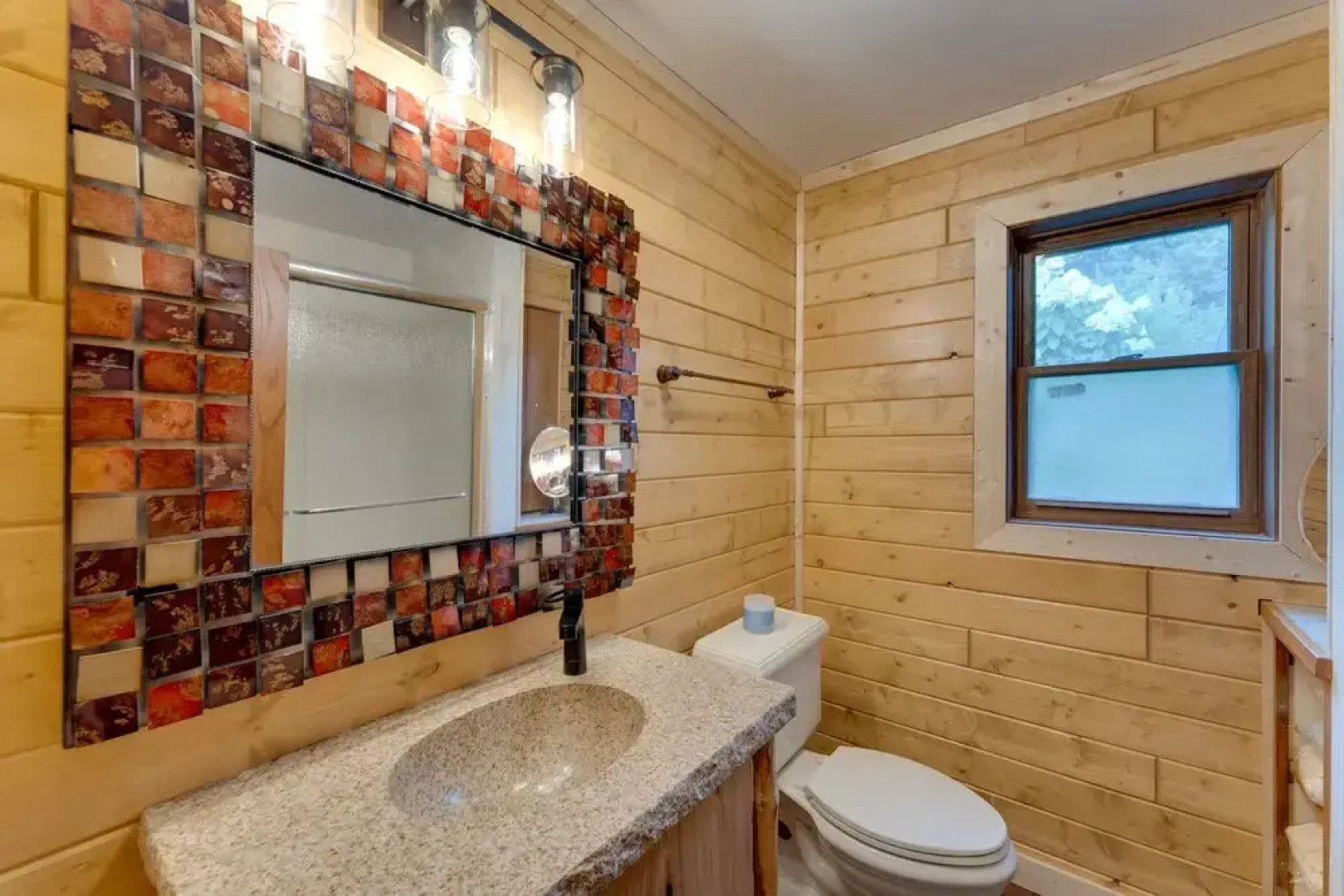 Beautiful Lake Geneva Home ~ 3 Mi to Riviera Beach