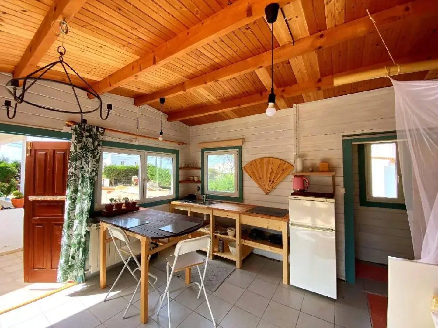 Ideal Summer cabin 1 km from arrifana beach