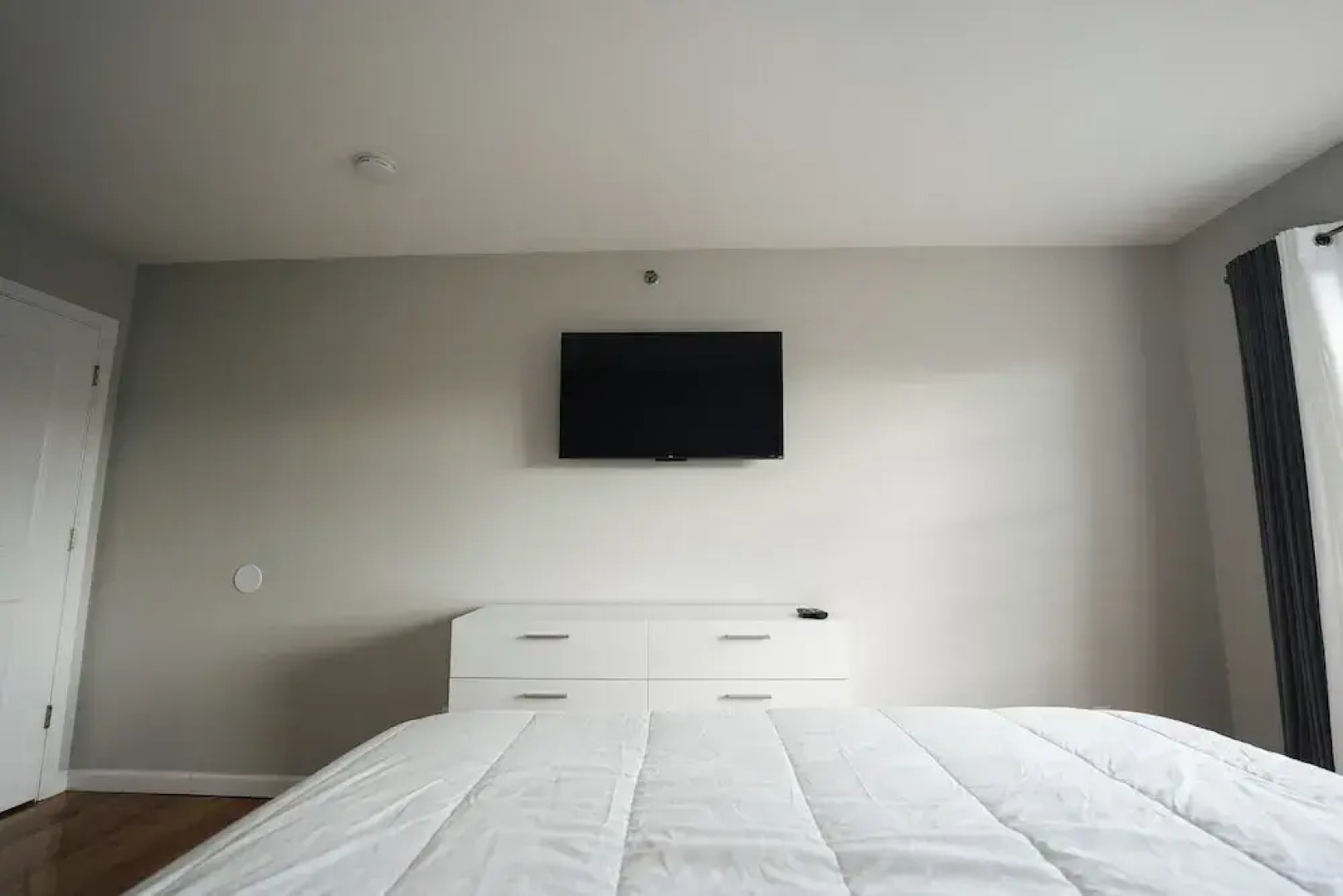 Newark Liberty Gem Brick House Apt 3