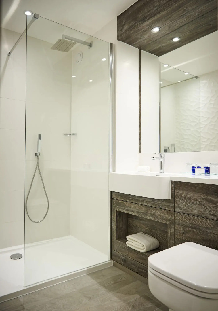 Drift Inn (Formerly The Waterfront Hotel)