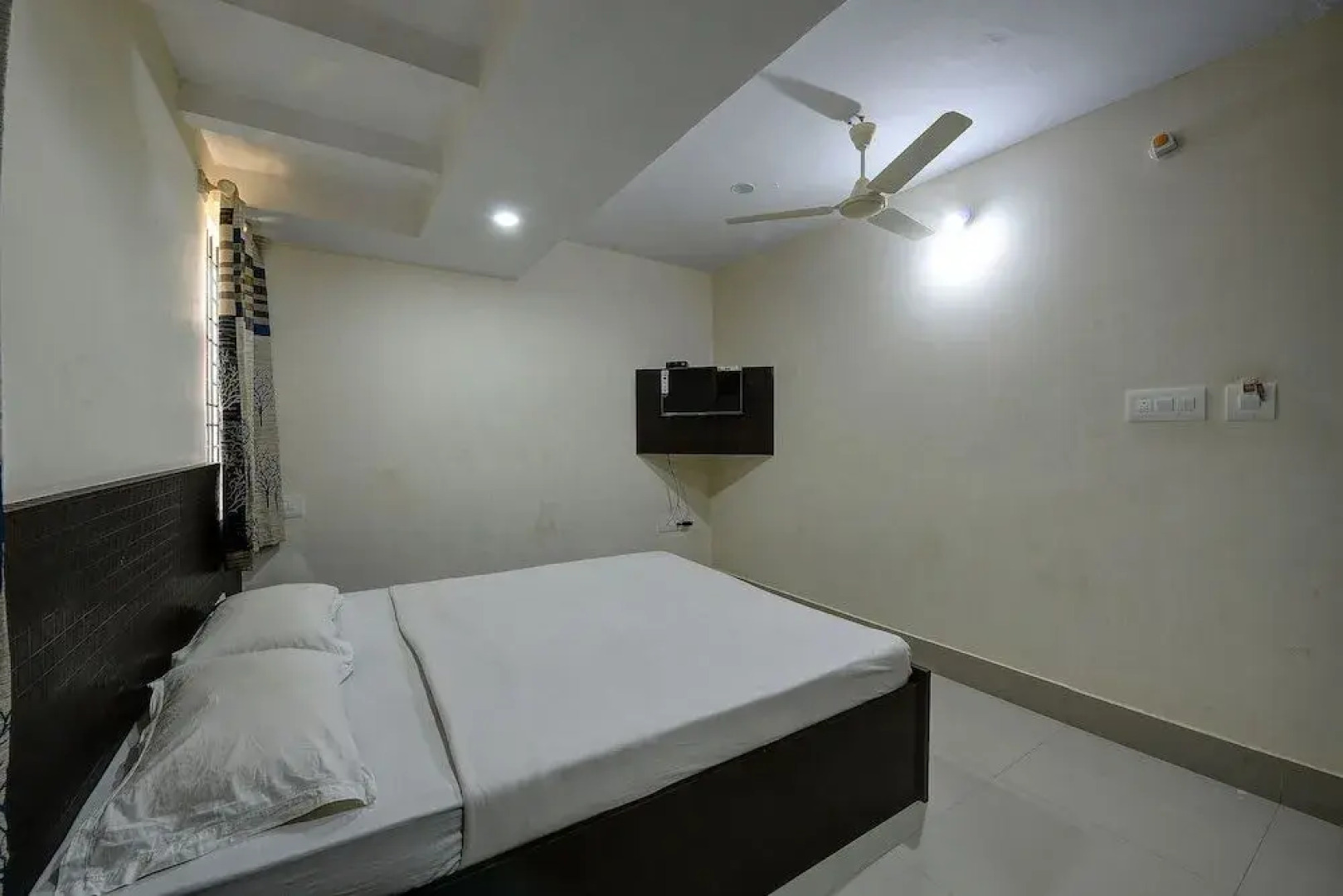 SPOT ON 37153 Karavali Paradise