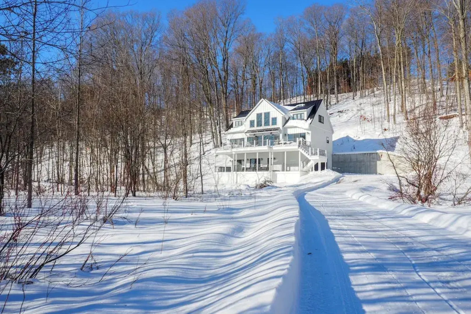 Hot Tub & Fire Pit: Suttons Bay Home Near Wineries
