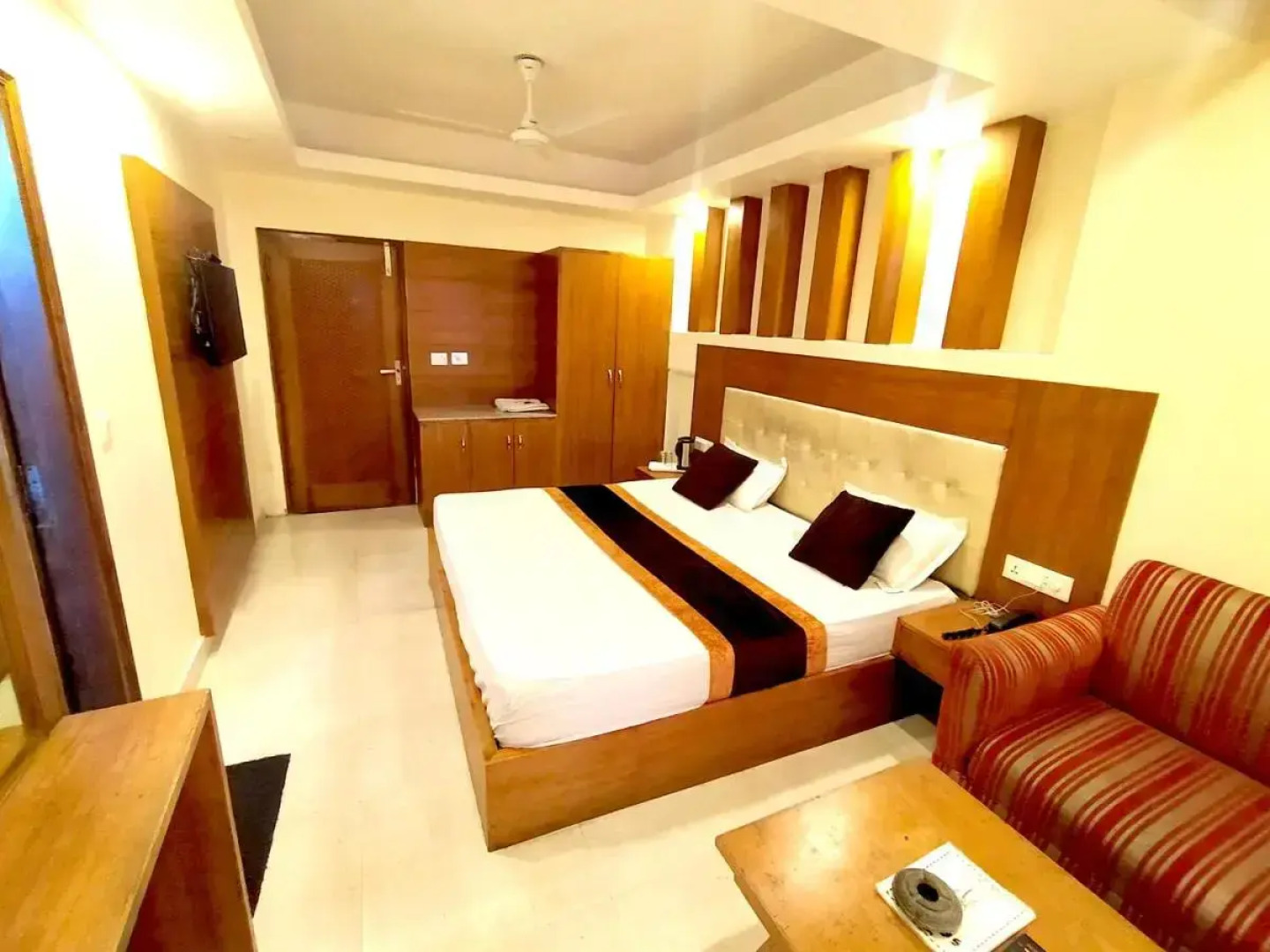 Hotel Samrat - On Mall Road