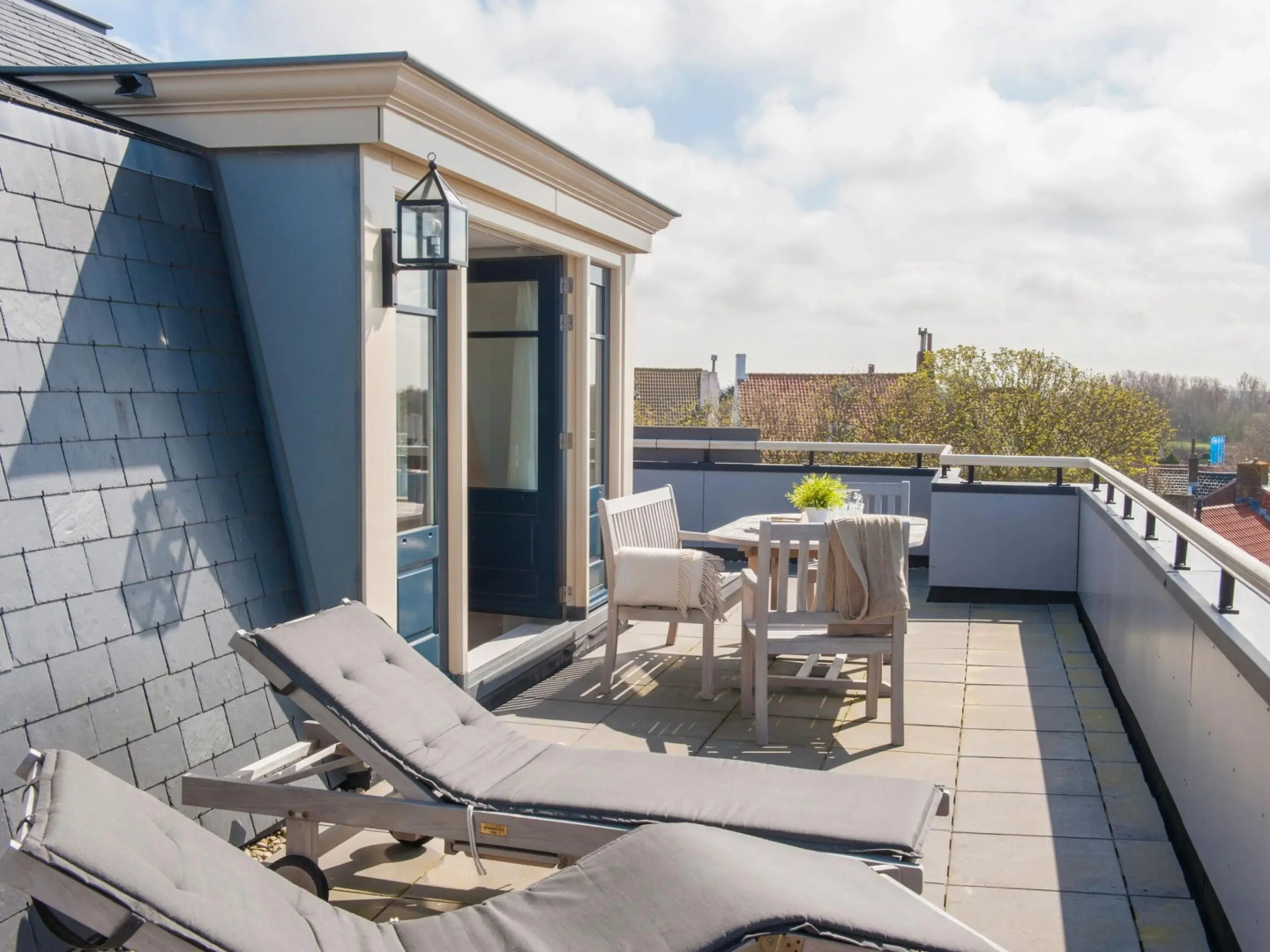 Apartment with AC and washing machine, in a residence 200 m from the beach