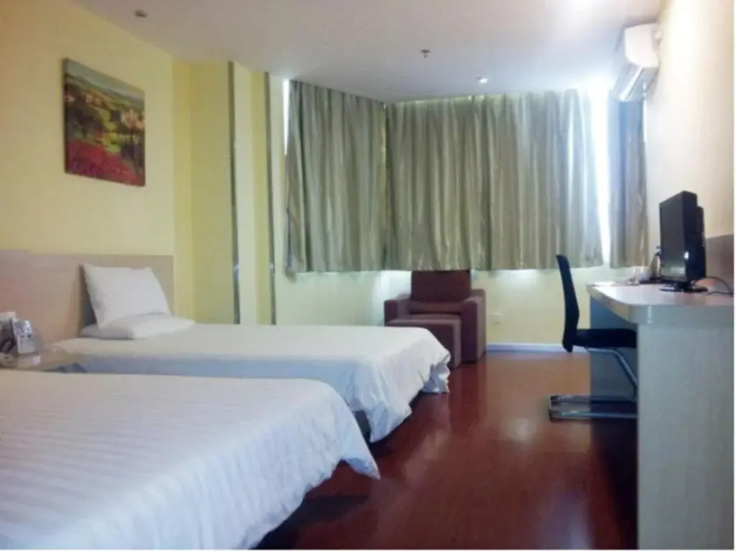 Tongren Huaxia Hotel