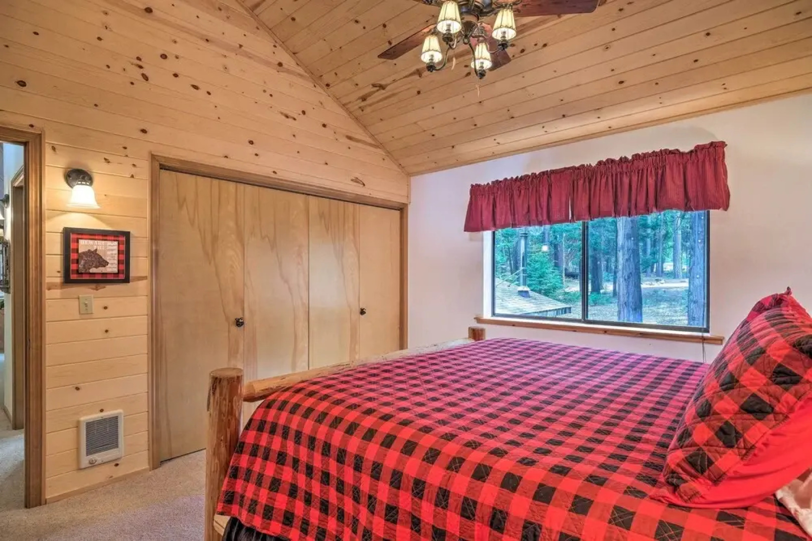 Cozy Camp Connell Cabin: Large Game Room & Decks!