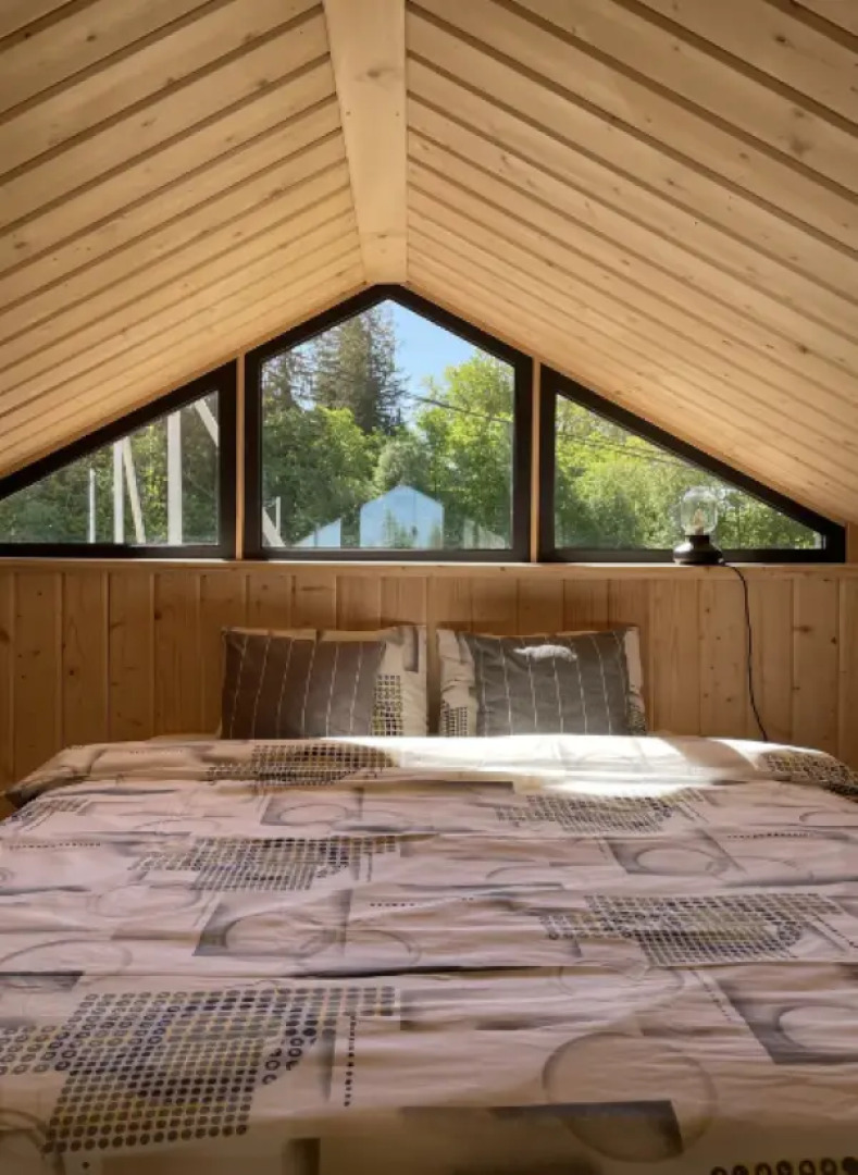 Черный домик