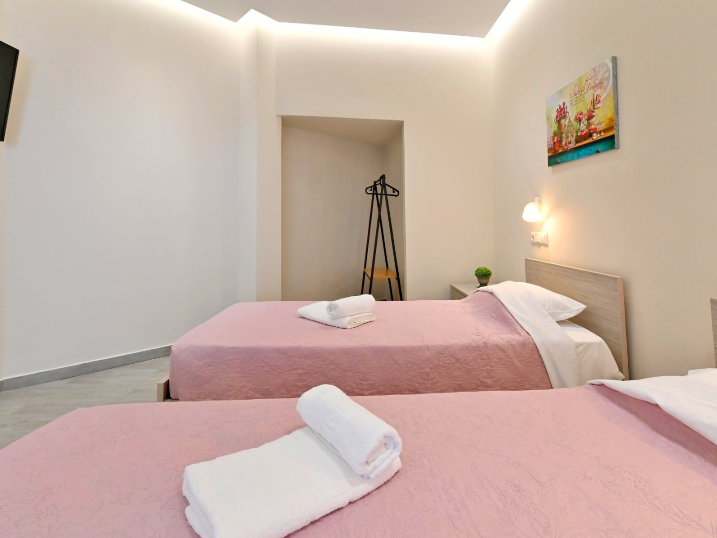 Sabbia Seafront Apartment 3 by TravelPro Servi...