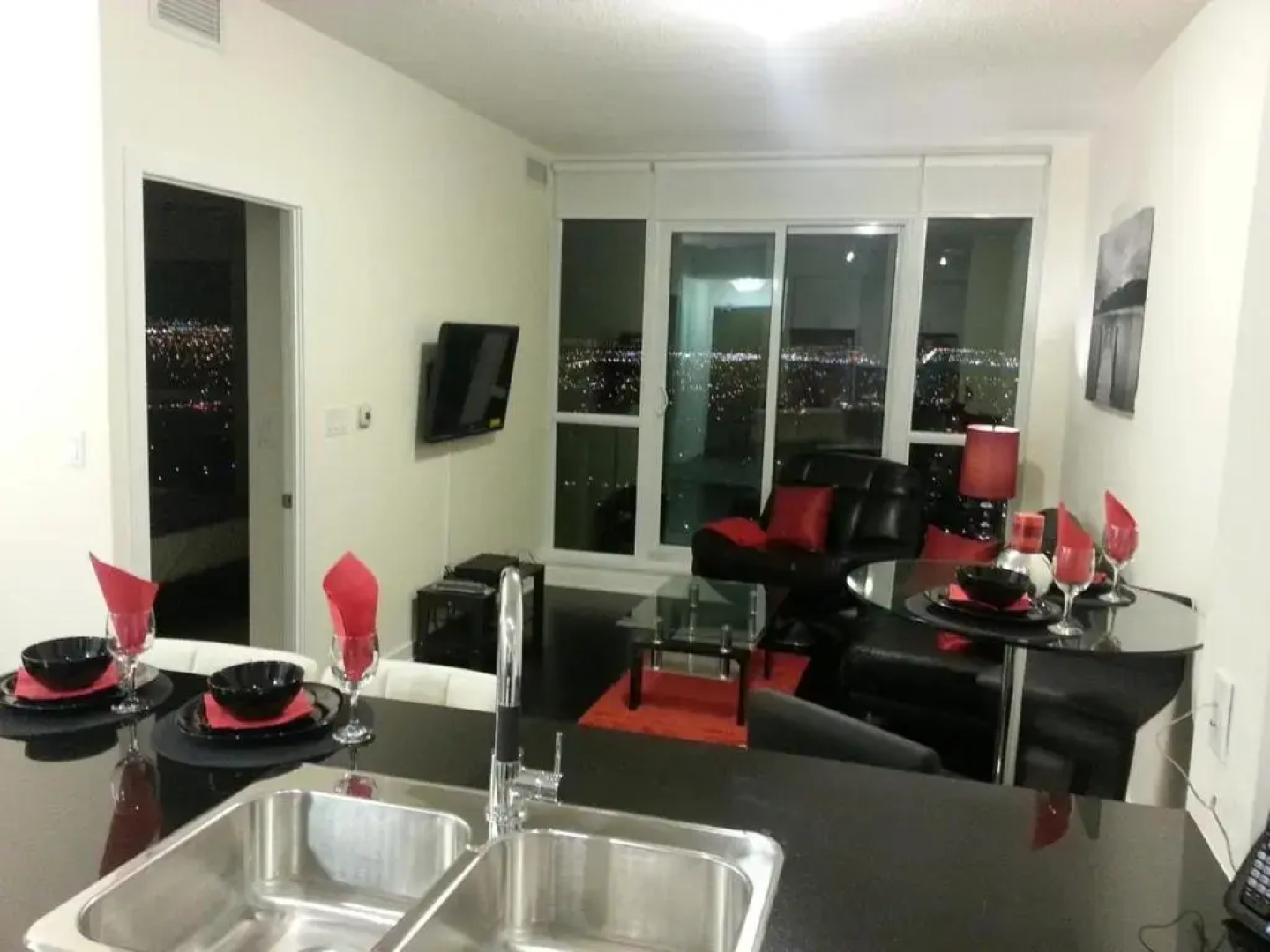 Royal Stays Furnished Apartments - Square One