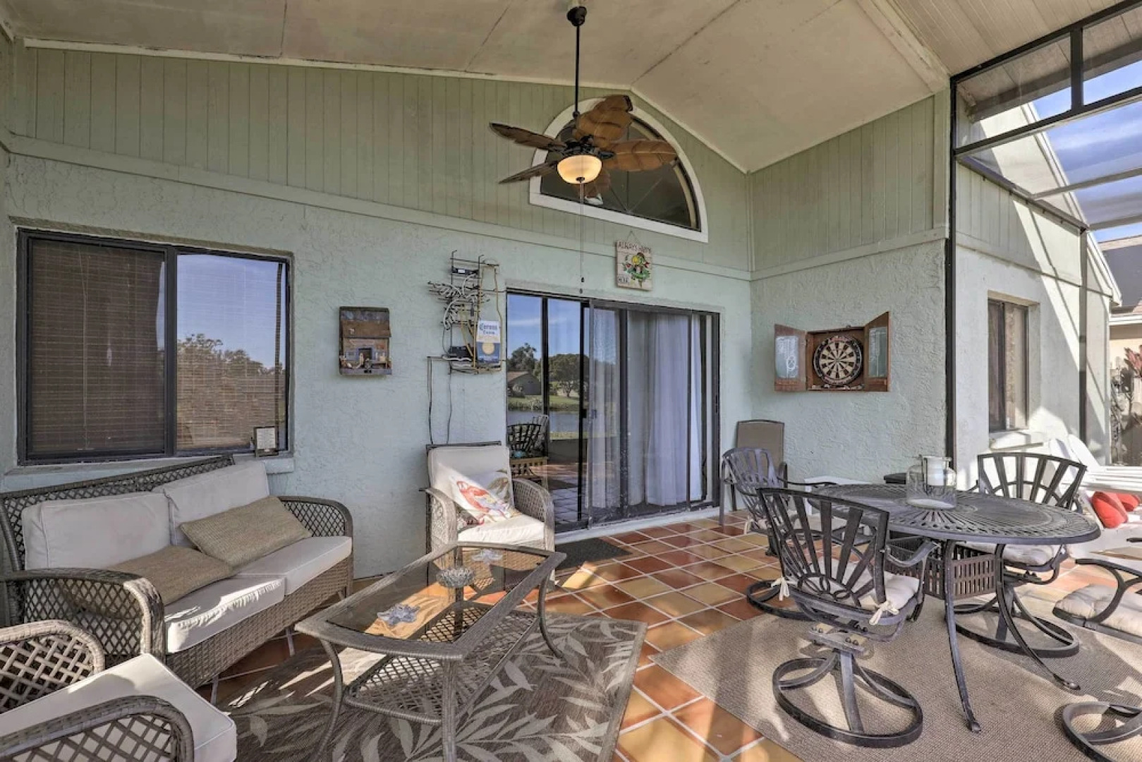 Lakefront Brandon Home w/ Patio & Screened Lanai!