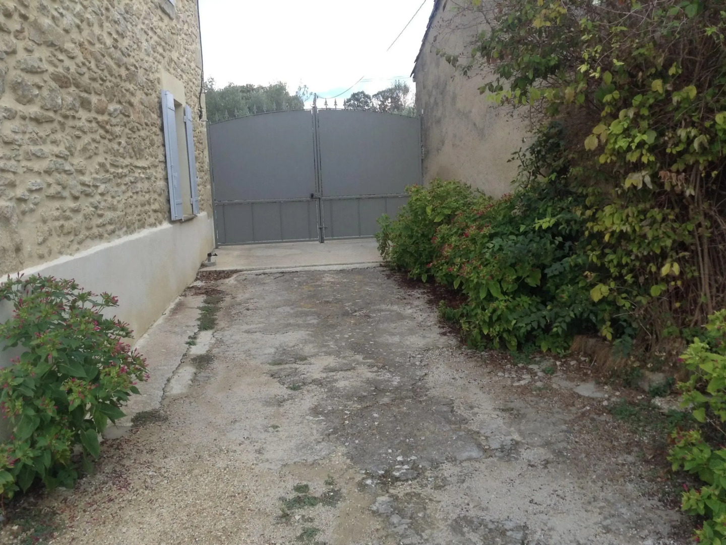 Beautiful holiday home with enclosed, private swimming pool near the village of Aubais.