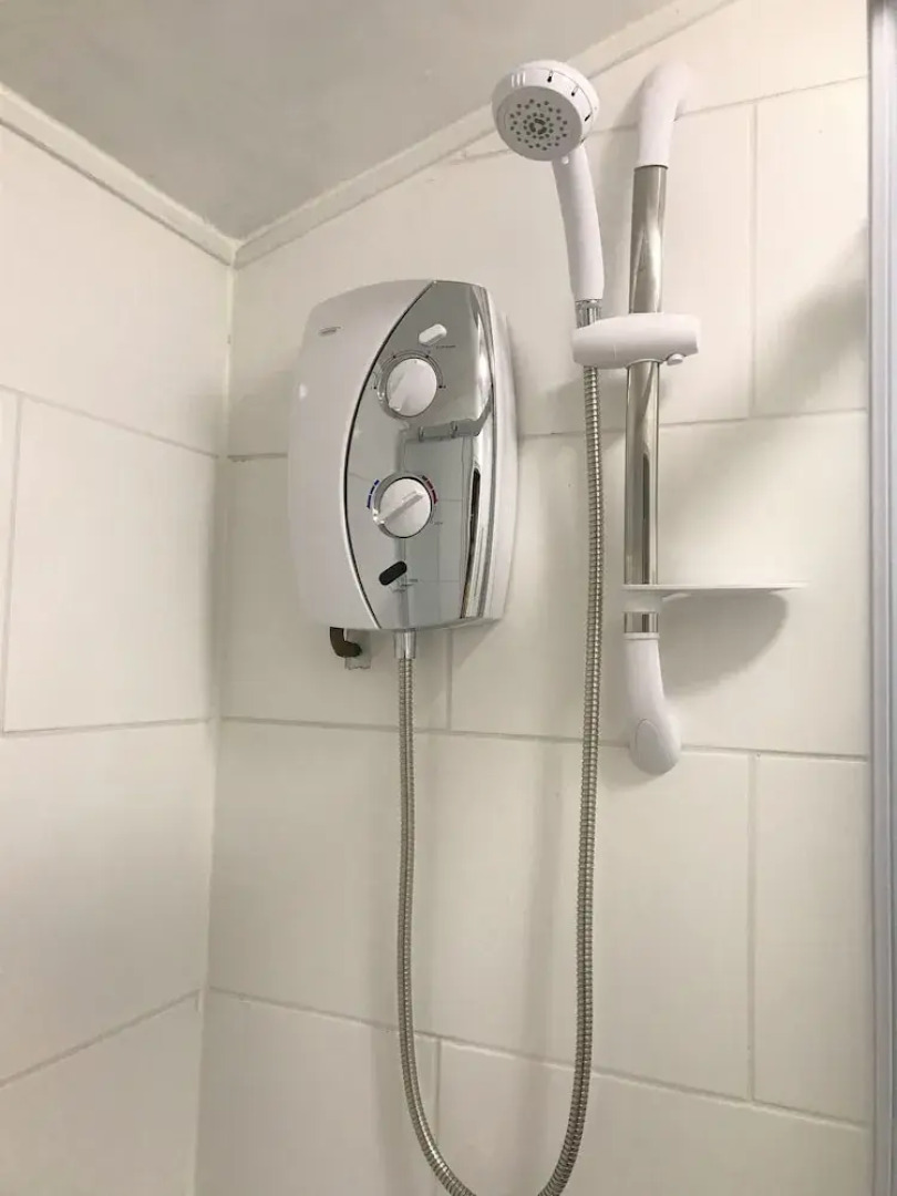 Welcoming Spacious 2-bedroom House in St Helens