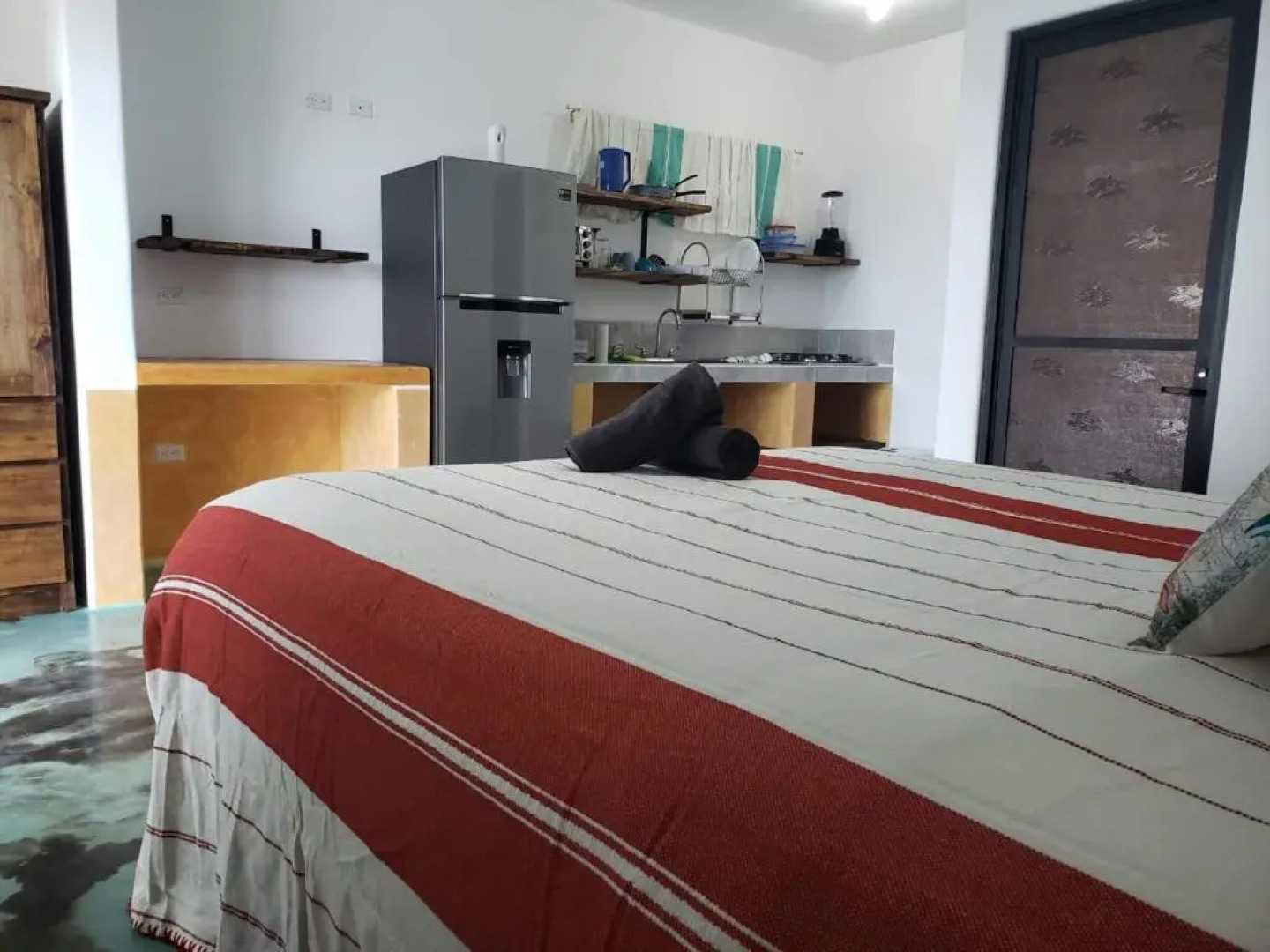 Casa Arrecife - Cozy Suite, Fast Wifi & Balcony! Beach is steps away!