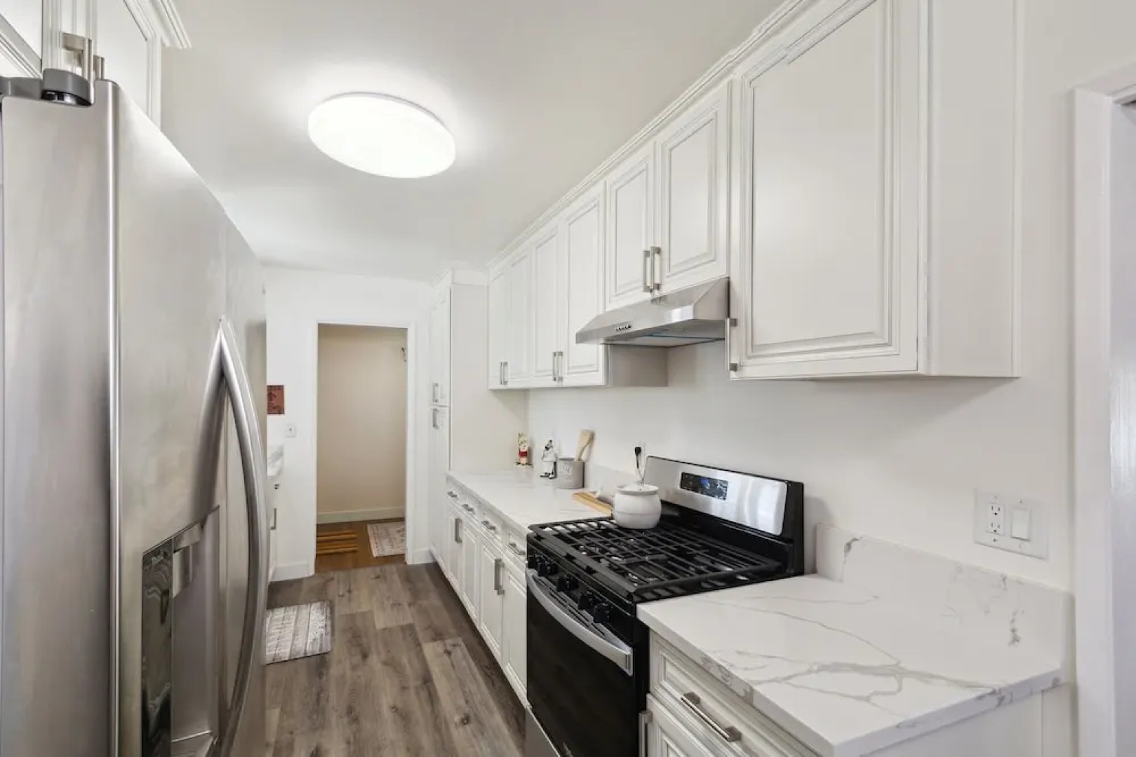 Modern Relaxing Retreat With Private Pool 4 Bedroom Home by RedAwning