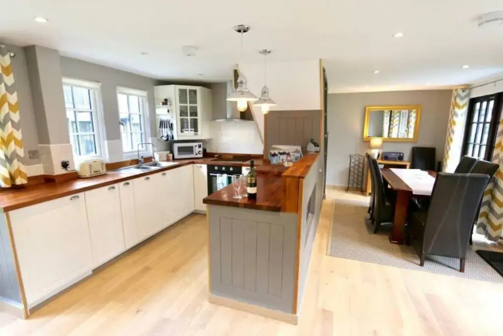 20 Tudor Court " Four Star AA accommodation"