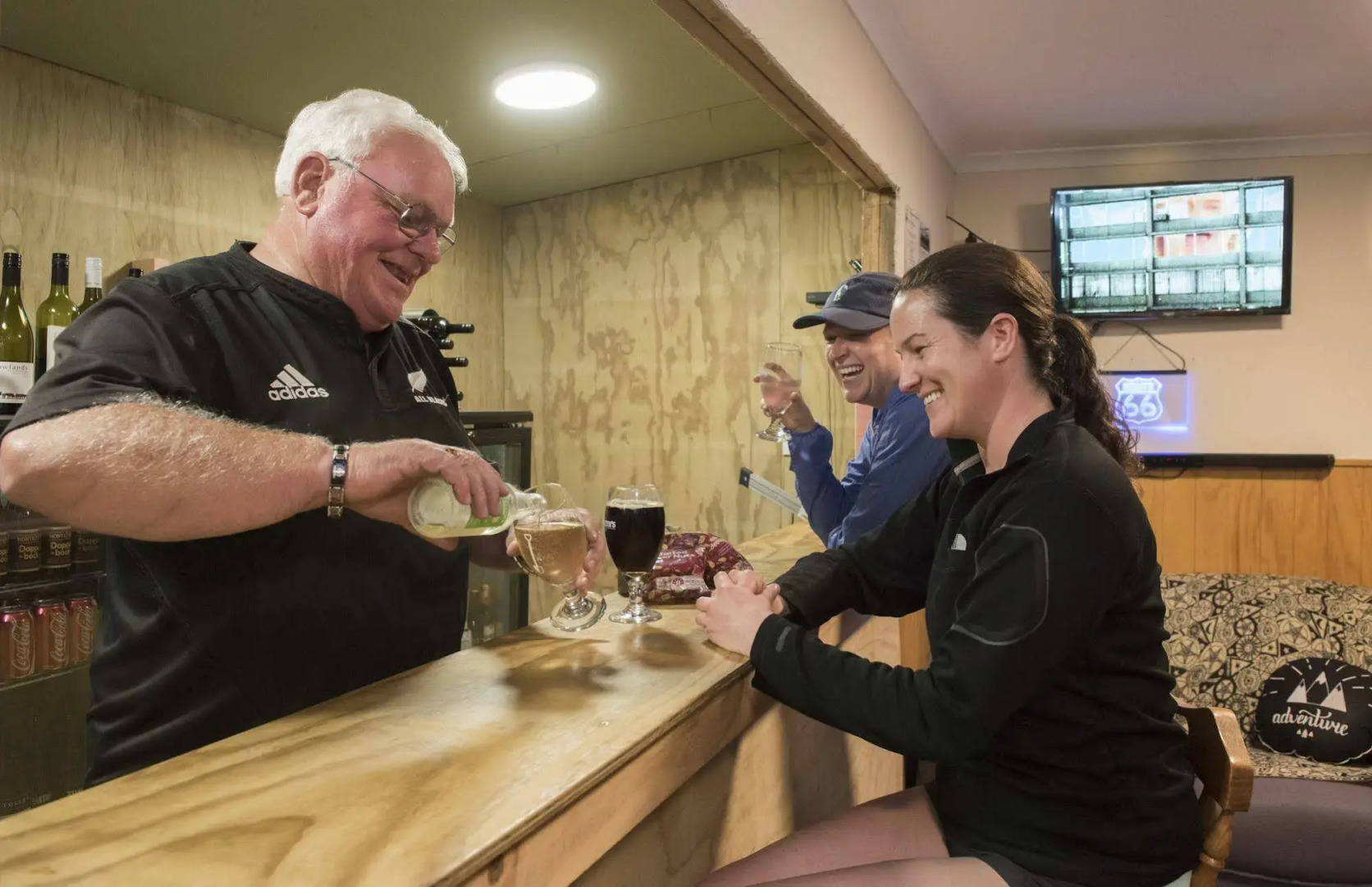 Adventure Lodge & Motel