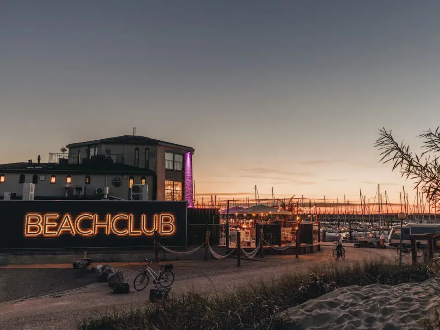 Restyled 2 Bathroom Holidayhome, sea Within Walking Distance