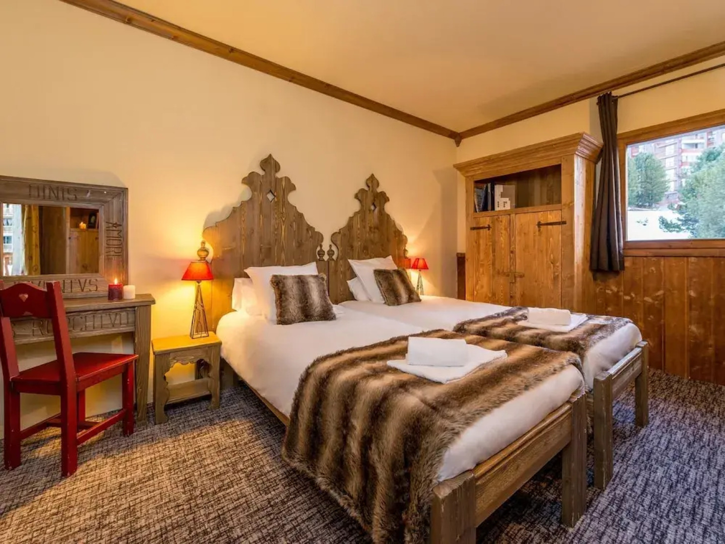 Comfortable Rustic Apartment With a Fireplace and Wi-fi in Arc 2000