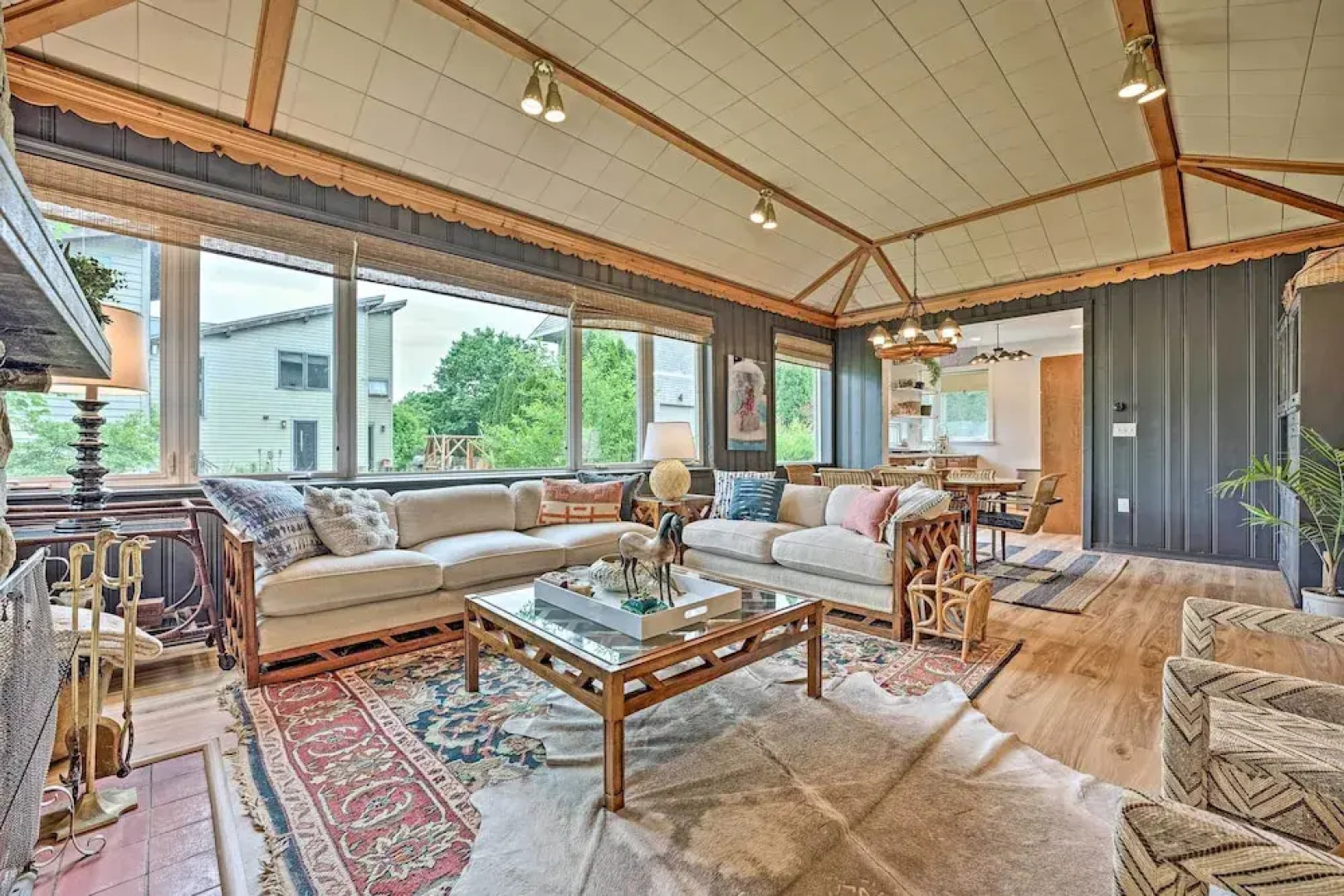 Lake Michigan Hideaway: Pool, Steps to Beach!