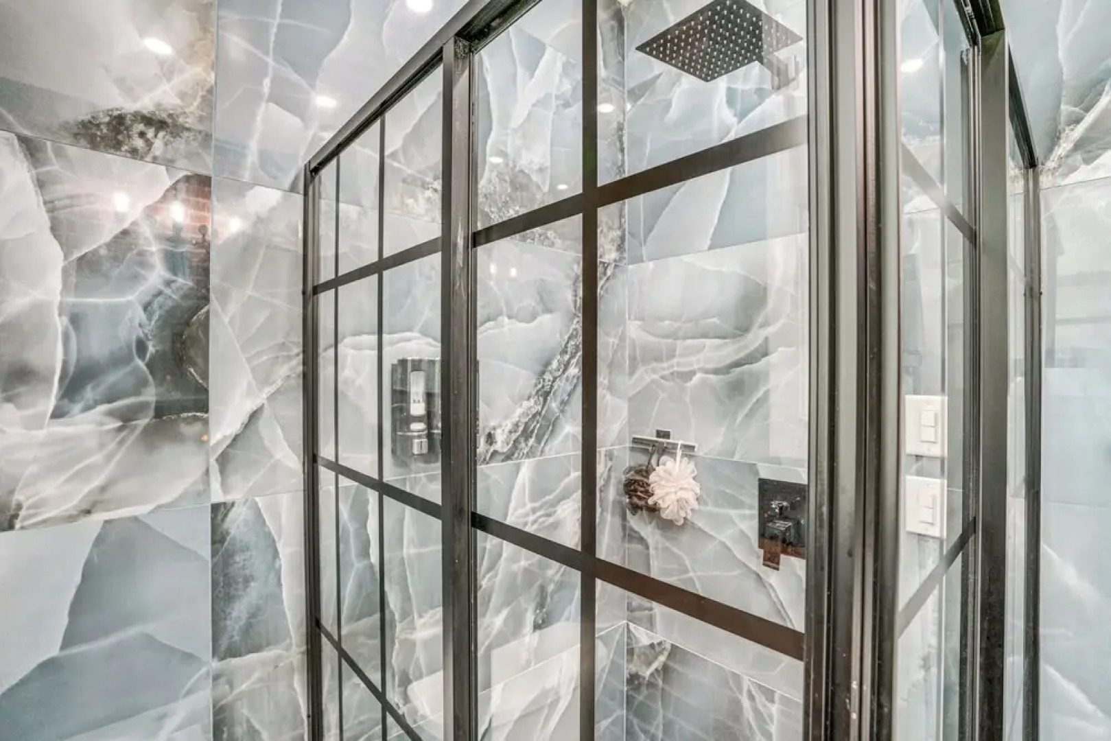 Walk to Nott Memorial: Studious Retreat Near Eats