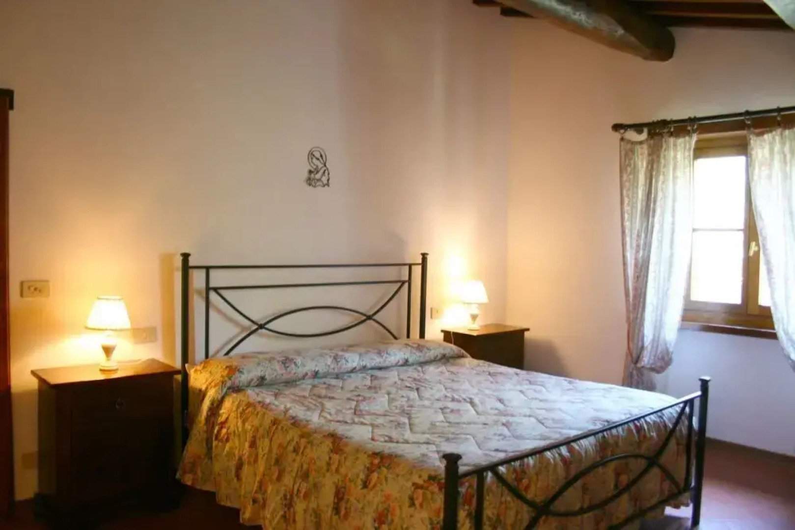 Wonderful private villa with WIFI, private pool, TV, pets allowed and parking, close to Arezzo