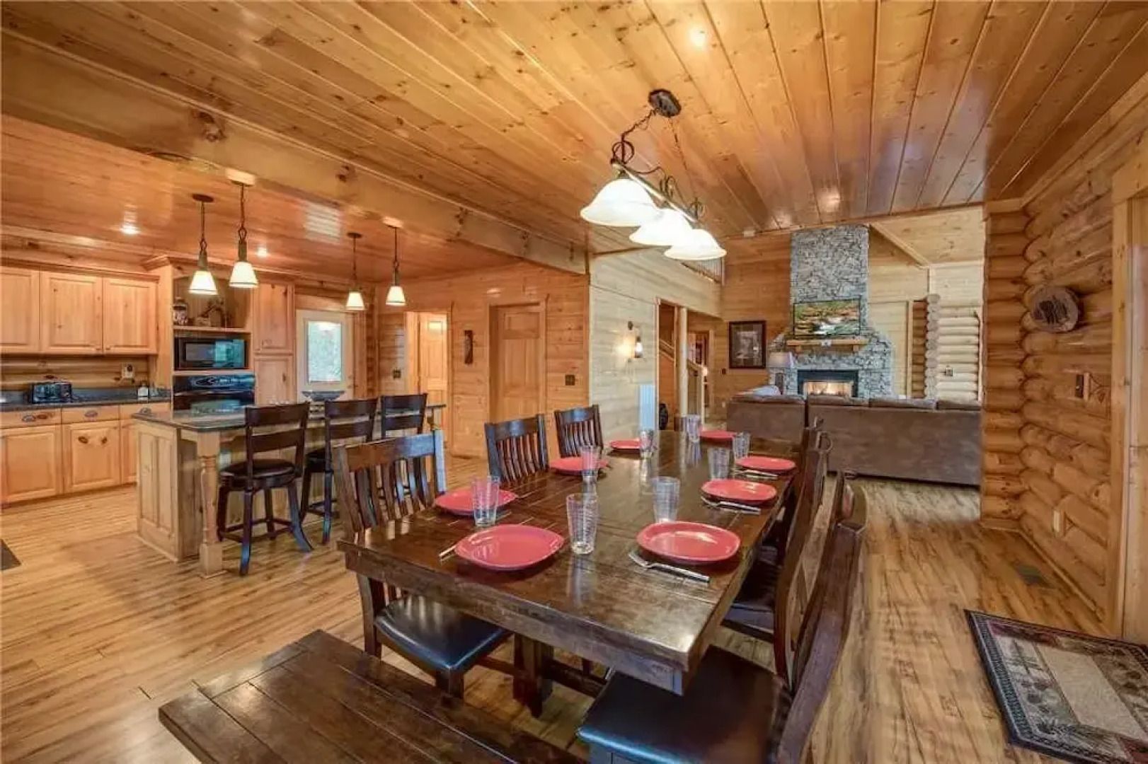 Dreamscapes 5 Bedroom Mountain View Home with Hot Tub