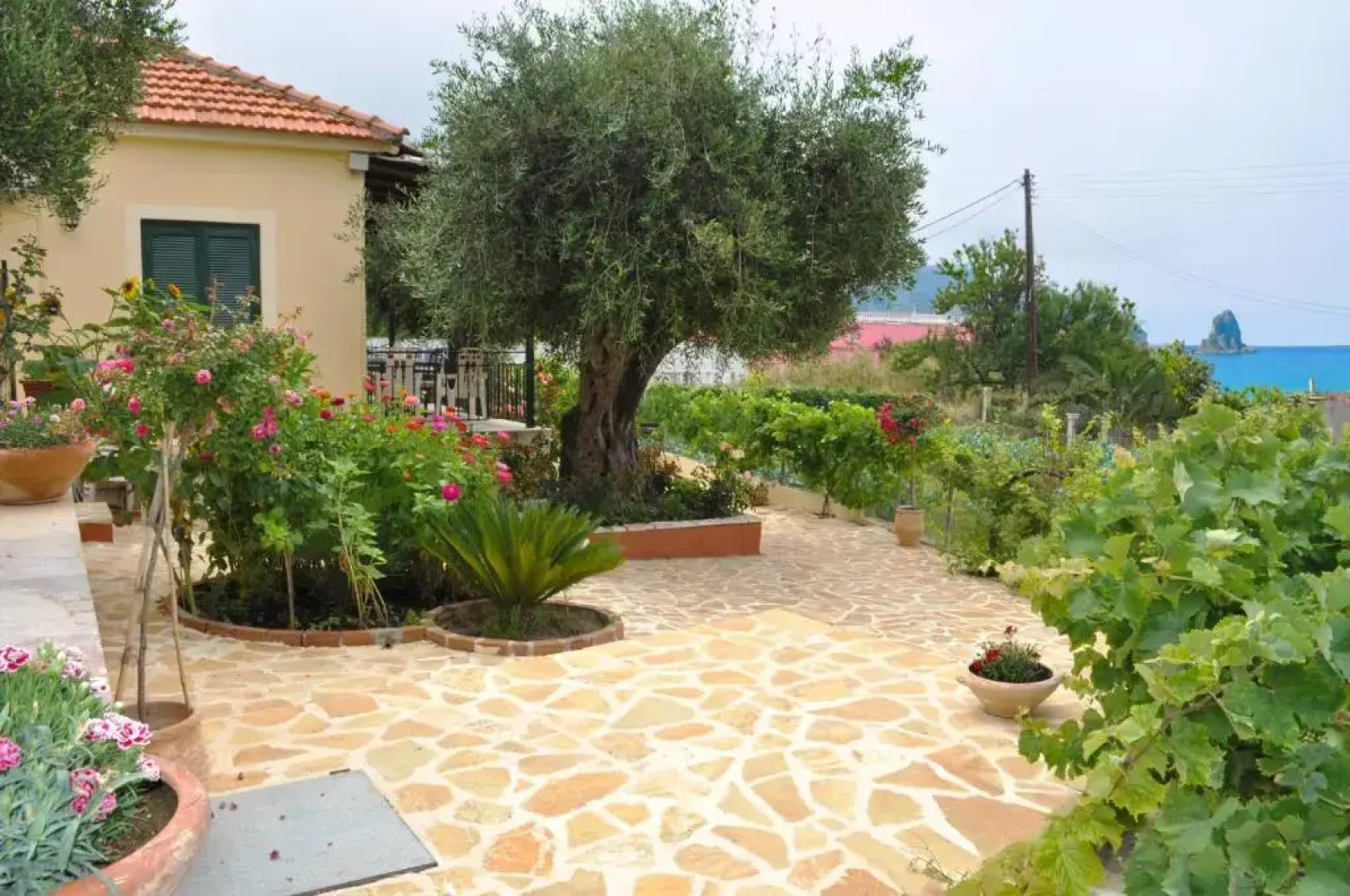 Holiday House Angelos A on Agios Gordios Beach