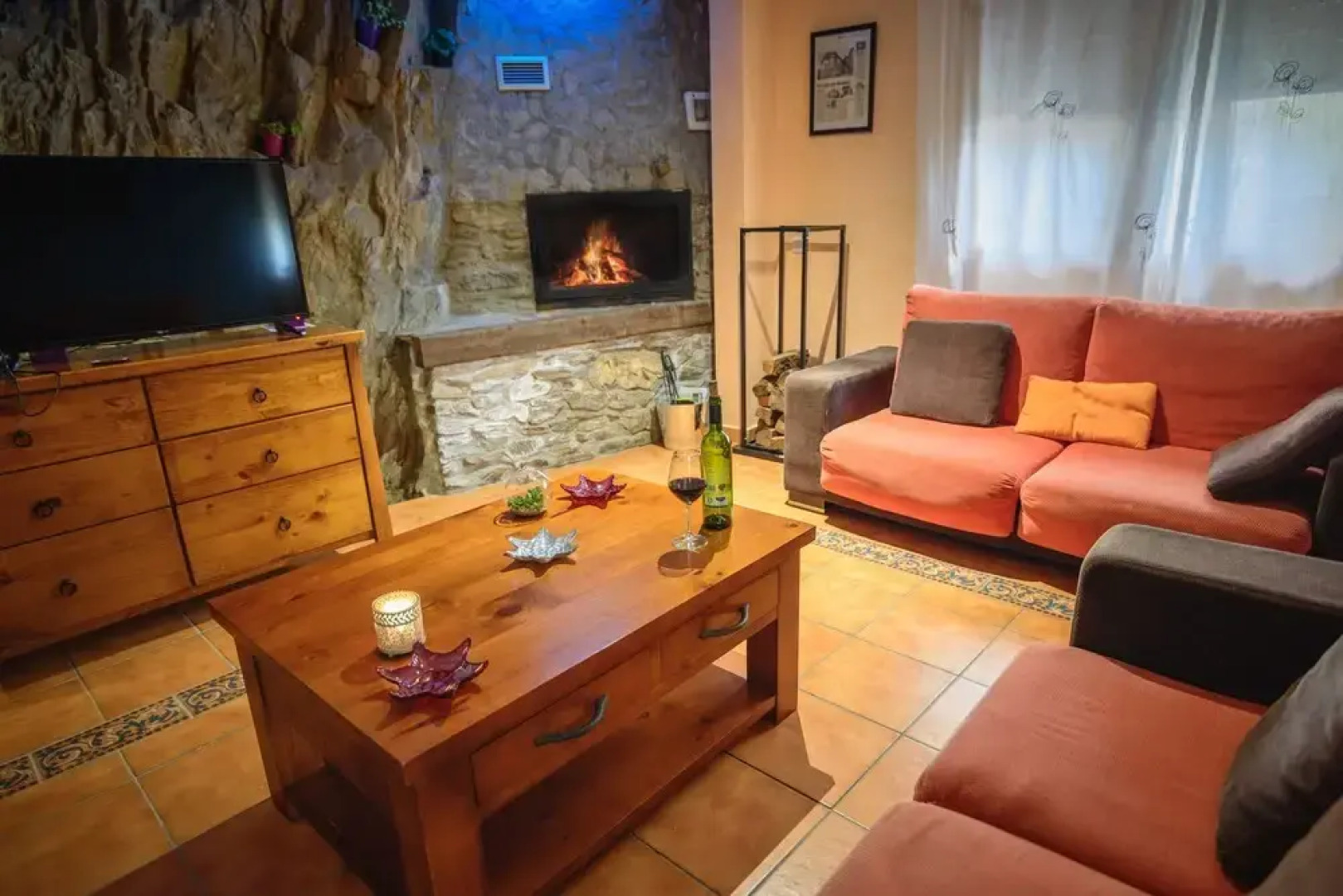 Rural House With Jacuzzi and Fireplace in the Room for 2-4 People