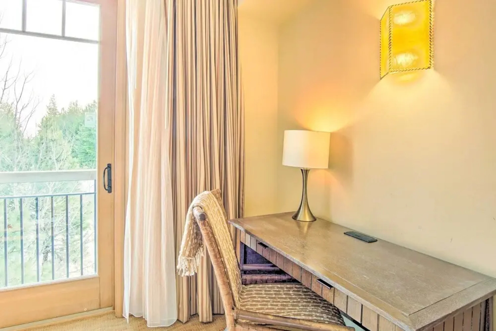 Stunning Cle Elum Studio With Juliet Balcony!