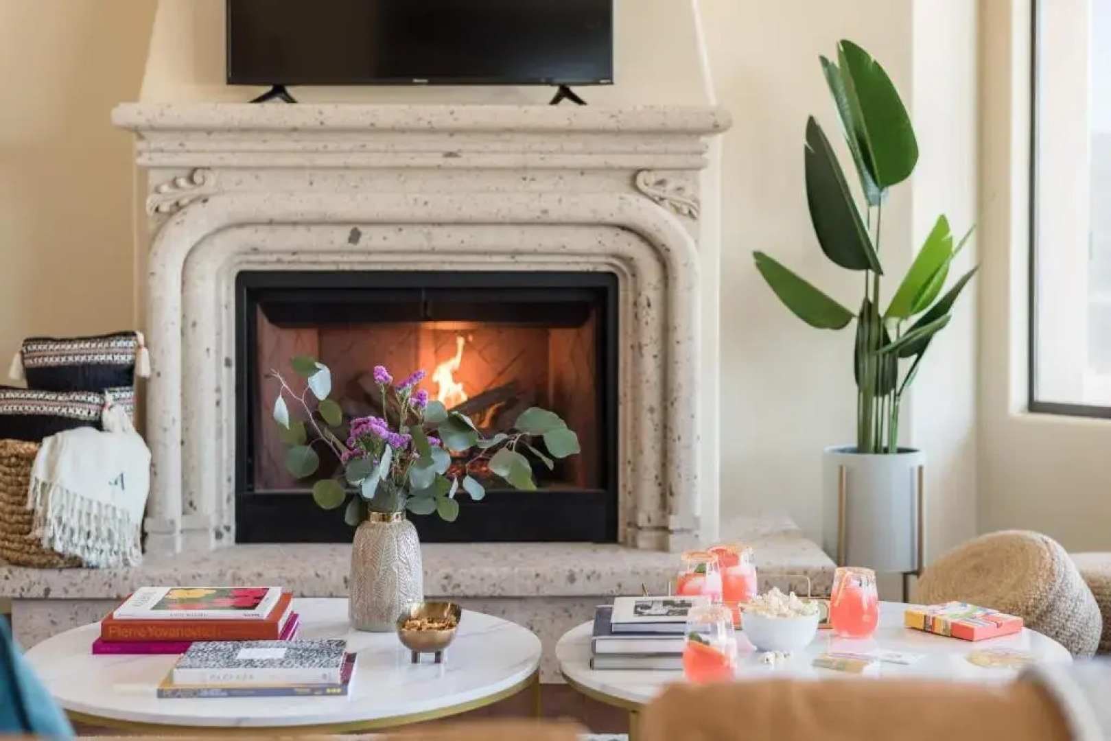 Sunbeam by Avantstay Elegant, Private Desert Home w/ Infinity Pool, Spa & View