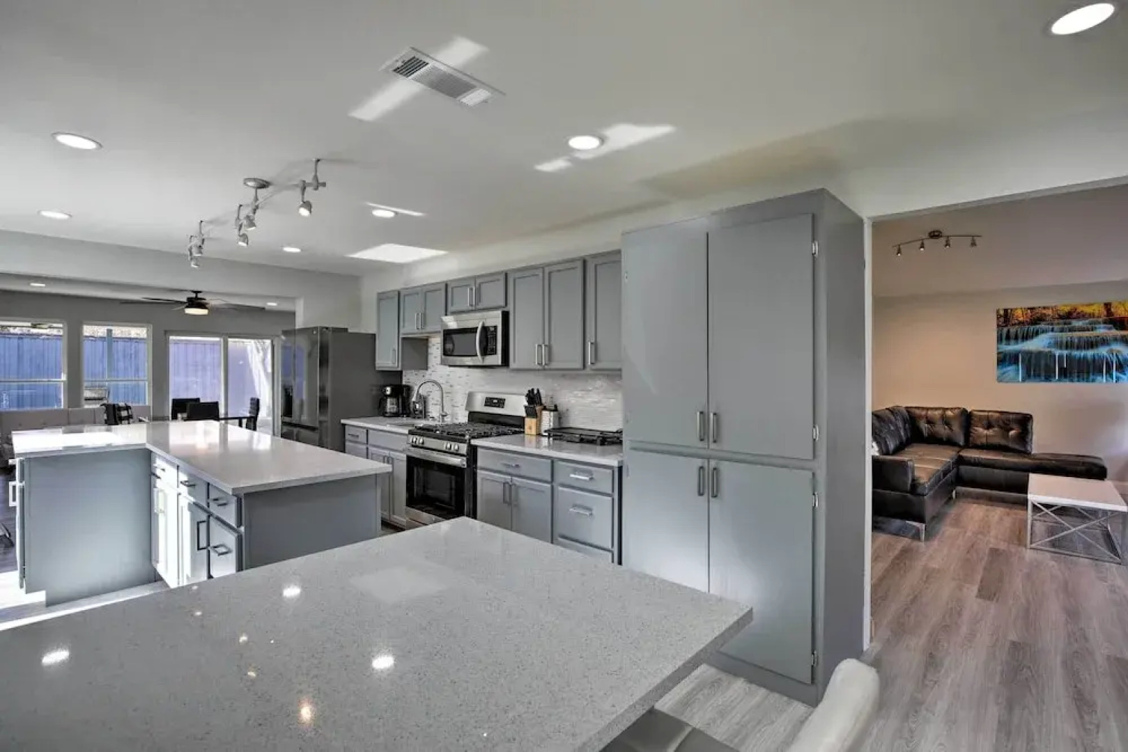 17 Mi to Dallas: Richardson Home w/ Hot Tub