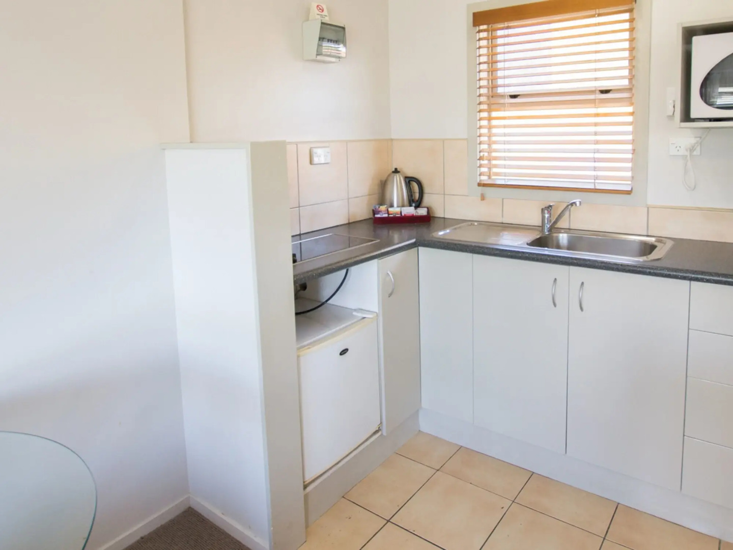 Absolute Lakeview Motel